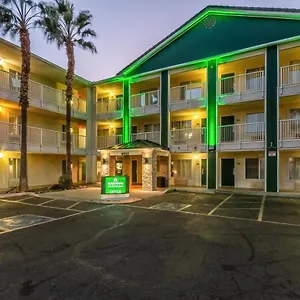 crossland-economy-studios-phoenix-west.hotelsofphoenix.com/